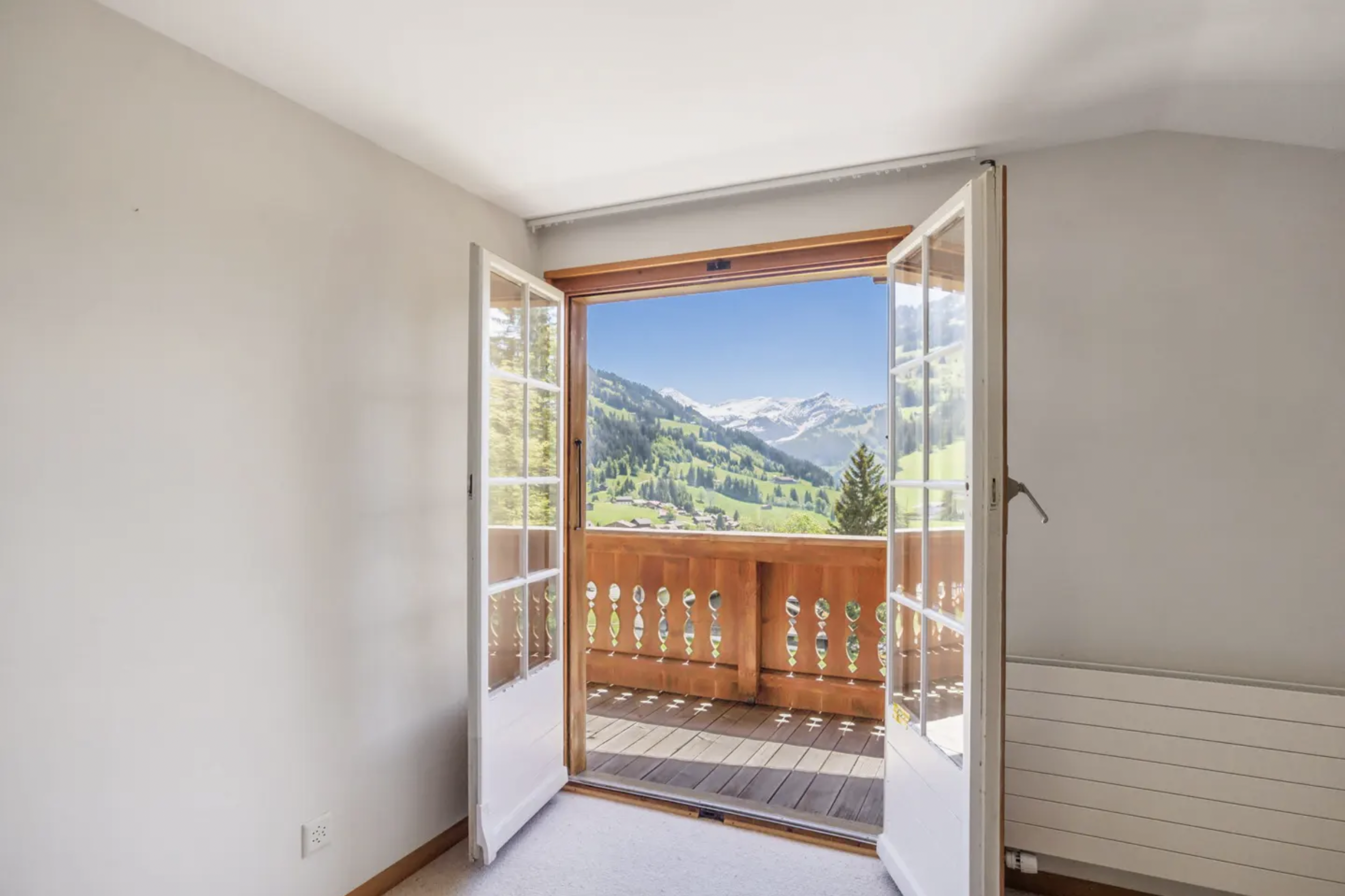 A Private Alpine Retreat with Panoramic Mountain Views